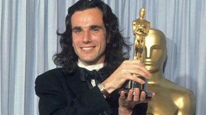 Happy birthday to the greatest of all the time, the goat, the one and only, 

daniel day lewis 