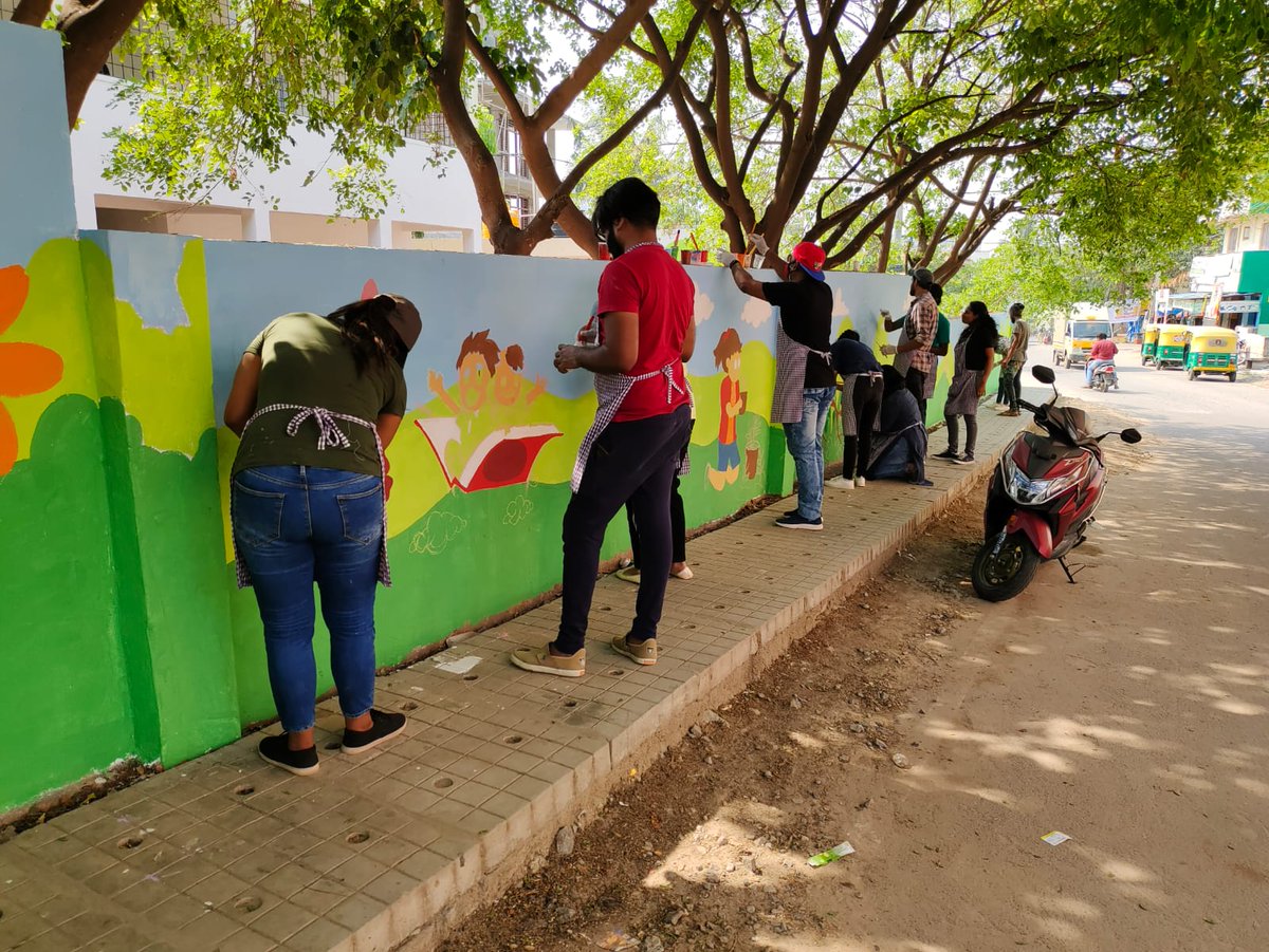 schoolbellvoice's tweet photo. @YuvakaSangha &amp; @rcblrmidtown jointly refurbishing 75 government schools across Karnataka on the occasion of Aazadi Ka Aamrit Mahotsav.
@C2CVoice @BCNagesh_bjp
@CMofKarnataka 
#Schoolbell #CampaignForGovtSchools
#YuvakaSangha 
#RotaryBangaloreMidtown https://t.co/OYpSkZeVQE