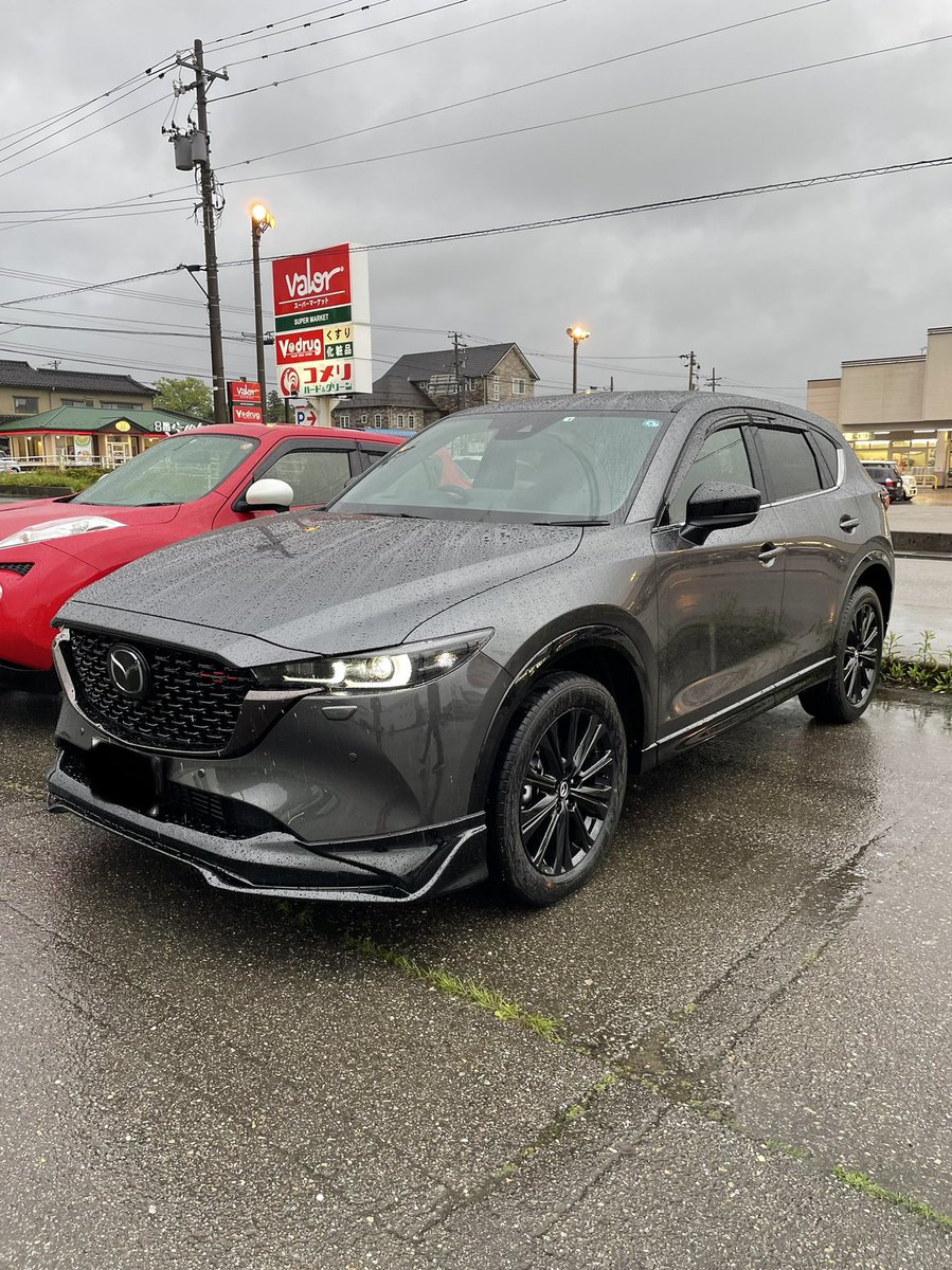kosk38's tweet photo. フォレスターくん10年間ありがとう😭
cx-5くんこれから宜しく😊
相変わらずの雨男発揮の中納車🚙☔️
言葉失うくらいカッコイイ🤩
AutoExeのスポイラー鼻血出る😳
写真下手くそですみません🙇‍♂️
MAZDA乗りの皆様これからも宜しくお願い致します🙇‍♂️

#MAZDA 
#cx5
#納車
#AutoExe https://t.co/LNzieuaHFh