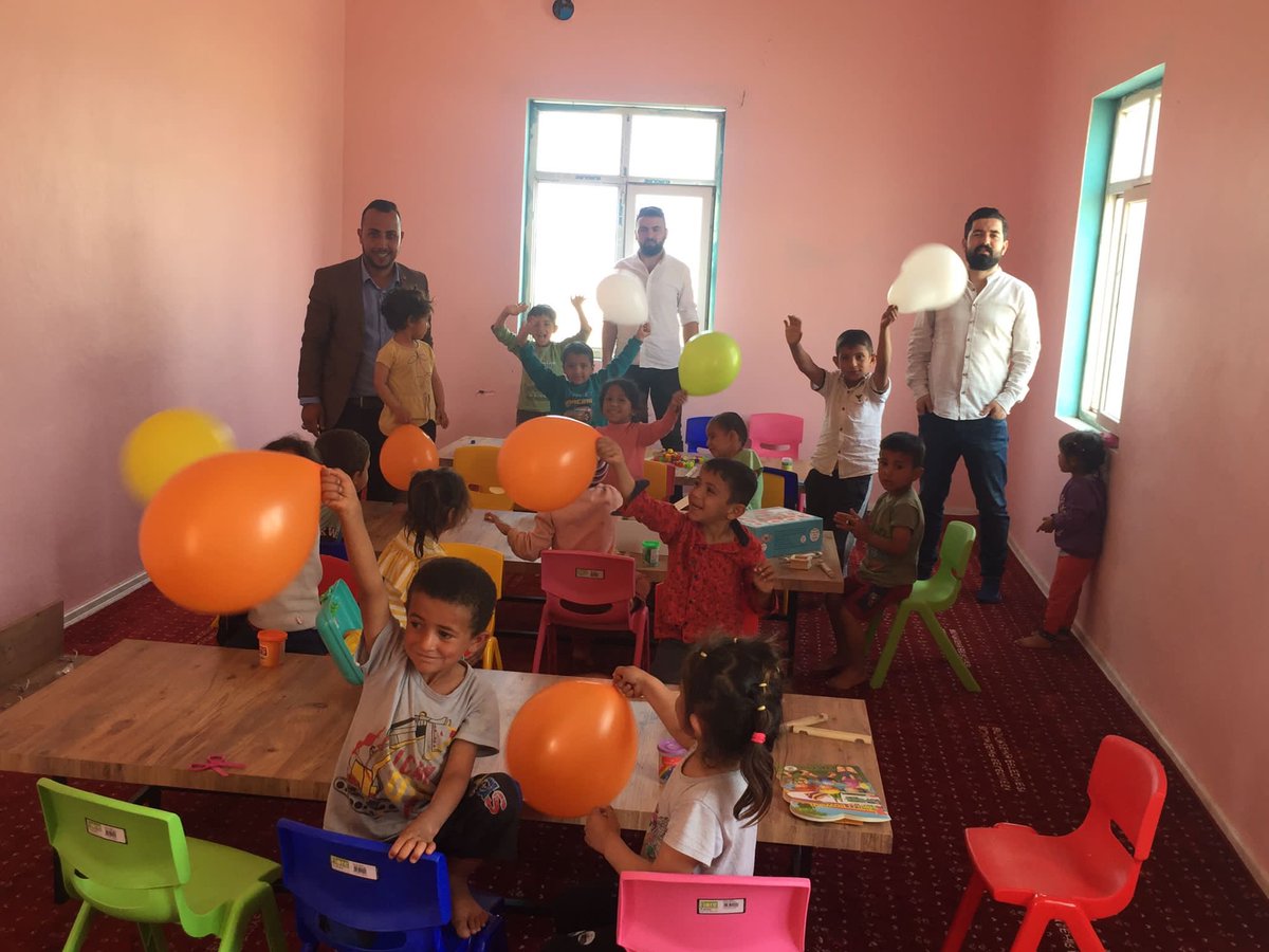 Okulumuza bağlı Yünlüce mezramızda bulunan anasınıfımızın  parkelerini boyasını silbaştan yapan  ve oyuncak masa sandalye malzemesi yardımında bulunan hayırsever vatandaşımıza teşekür ederiz <a href="/MemHarran/">Harran İlçe MEM</a> <a href="/ASUTAYMEHMET/">Mehmet ASUTAY</a>