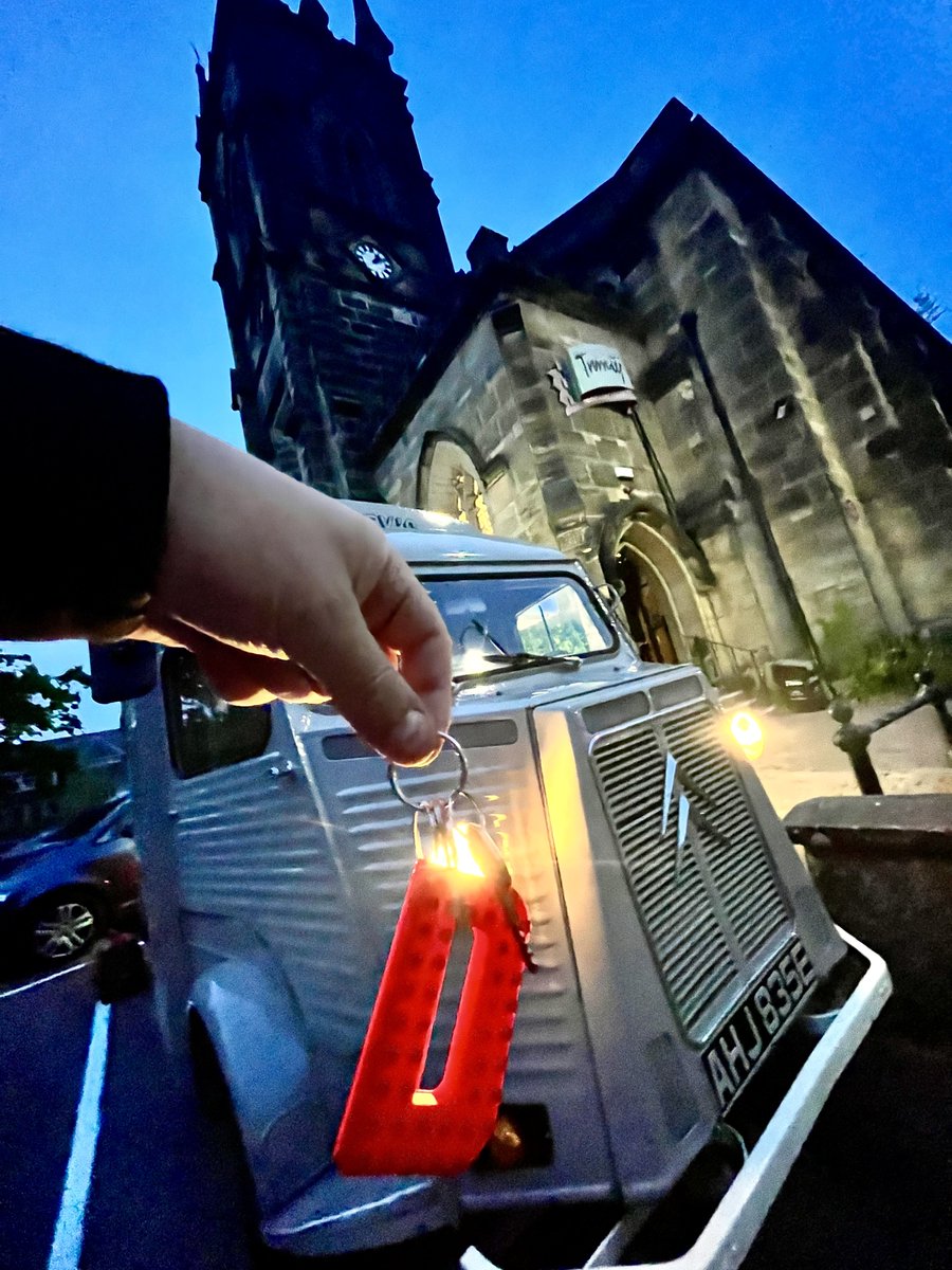madehappygifts's tweet photo. We had such a blast last night at @thetncard Makers Market! 🛍

We met some super talented local businesses, like #MimiCoco who makes chocolate #LEGO mini figures and #Delaneys who make amazing food and they now have one of our letter keyrings on the keys to their food truck 🌮 https://t.co/OmBLvqRnbu