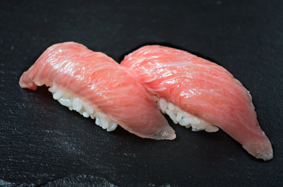 花まる 丸の内の街並みオシャレすぎ！！ 👩🏻 @aya.kaaaaa_ #フェアレディZ