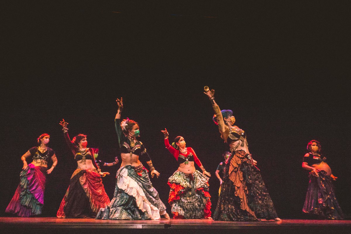 anandabucari's tweet photo. ¡Ya es viernes! 🎉 Y como siempre, lo celebramos con nuestra clase semanal de FCBD®Style (Fat Chance Belly Dance® Style). 
.
#anandabucari #escueladedanzaanandabucari #pamplona #iruña #danza #danzafusion #tribal #bellydance #fcbd #fatchancebellydance #fatchancebellydancestyle https://t.co/T2Hfo7rs2g
