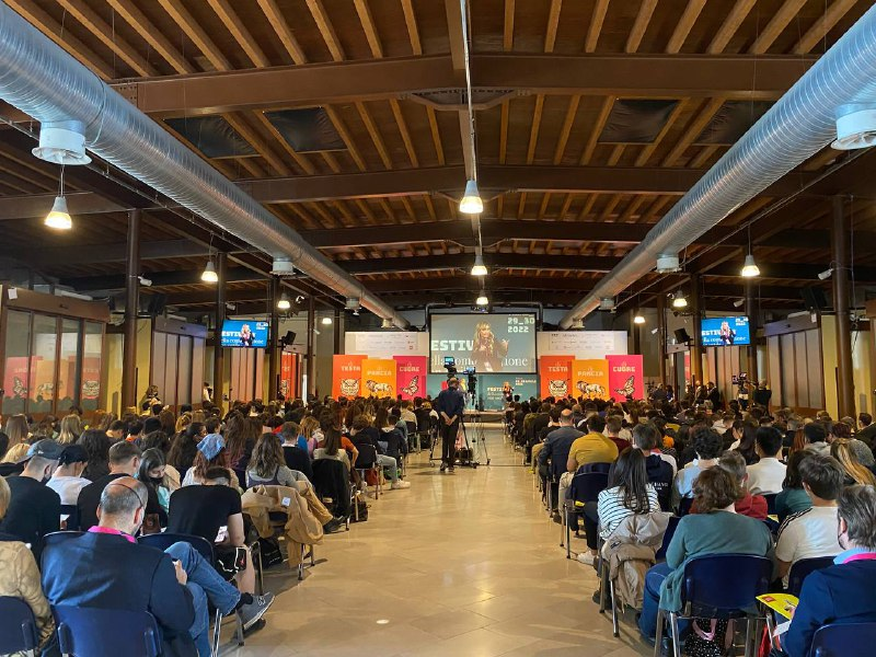 ParoleOstili's tweet photo. Vuoi sentire i consigli di @LDRaimondo, Direttore Generale di @asstel_it, su come fare un CV?

Collegati al sito del @sole24ore per seguire lo streaming del Festival di #paroleostili 
👇
https://t.co/hjgYeunS3E https://t.co/I65weL3GWE