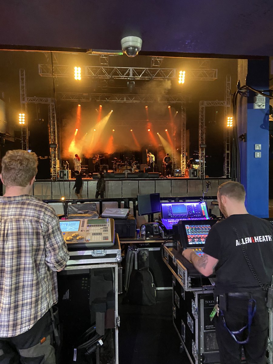 gerardograssl's tweet photo. Day 1 On Tour 🎥 🎶 #Leeds #Uk #VisualMinds #Filming https://t.co/jCInz9q6Si