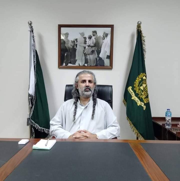 RazeeJan's tweet photo. نواب زادہ شاہ زین بگٹی نے کہا جس طرح مسجد نبوی کی بیحرمتی کیا گیا وہ ناقابل برداشت عمل ہے اور نوابزادہ شاہ زین بگٹی نے جس جوان مردی کے ساتھ ایک عورت کی عزت کی حفاظت کی آج نواب اکبر خان بگٹی یاد تازہ کردی https://t.co/r9Z8Ep3QUe