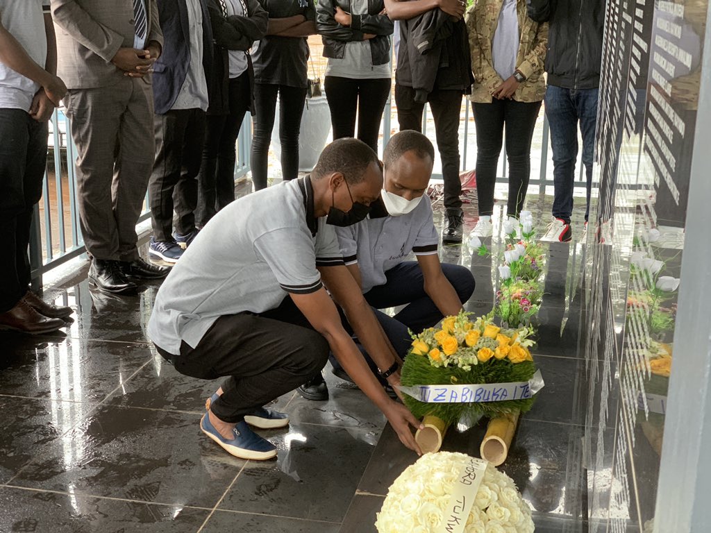 NycMuhima's tweet photo. Muri gahunda yo #Kwibuka28, uyu munsi urubyiruko rwa @MuhimaRwanda rwasuye urwibutso rwa @Kigali_Memorial n' urwa Sainte Famille hagamijwe kurushaho gusobanukirwa amateka ya Jenoside yakorewe abatutsi ; uko yateguwe, ishyirwamubikorwa ryayo ndetse n'ingaruka mbi yagize ku gihugu. https://t.co/ZoiCi18RSd