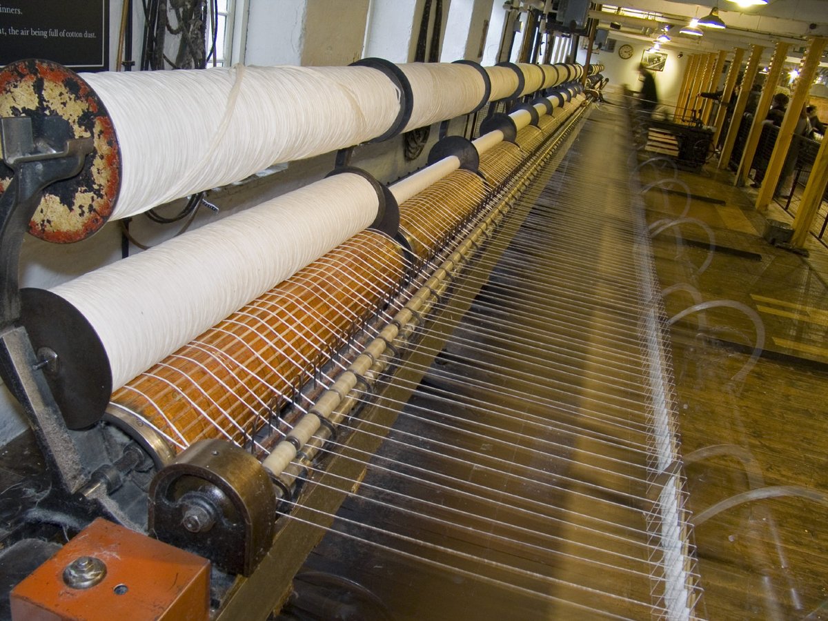 heritageopenday's tweet photo. This is Quarry Bank Mill in Cheshire which houses an #AstoundingInvention 🧵

Samuel Crompton was a pioneer of the spinning industry. He invented the spinning mule, a revolutionary machine that allowed a single operator to work more than 1,000 spindles simultaneously! https://t.co/QCNBo8Lok7