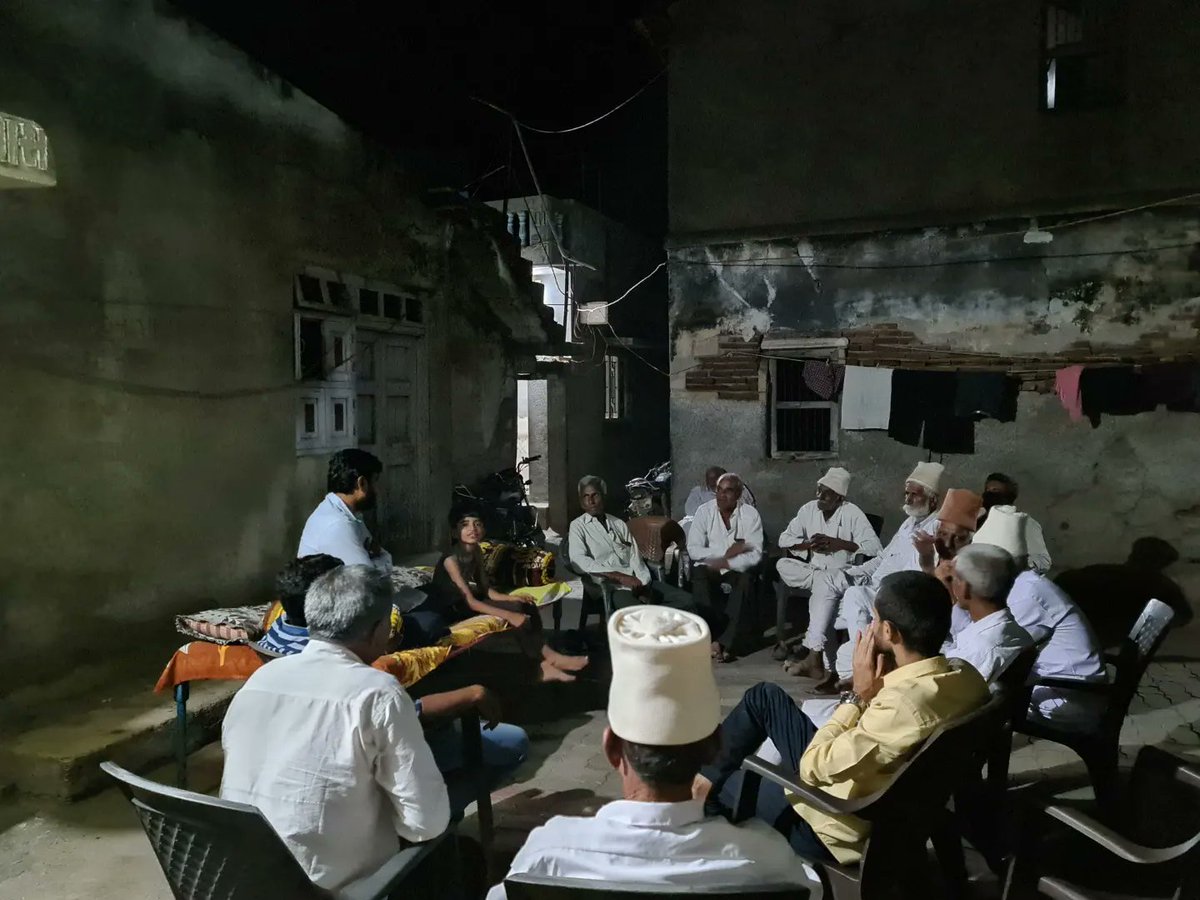 PravinRam_'s tweet photo. ગત રોજ વેકરી ગામ ખાતે પારસ બેરા અને રાજ બેરાના ઘરે શુભેચ્છા મુલાકાત લી���ી અને ગામના વડીલો અને યુવાનો સાથે લાંબા સમય સુધી વાર્તાલાપ કર્યો https://t.co/heQFLwipyB