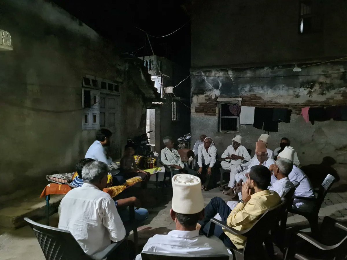 PravinRam_'s tweet photo. ગત રોજ વેકરી ગામ ખાતે પારસ બેરા અને રાજ બેરાના ઘરે શુભેચ્છા મુલાકાત લી���ી અને ગામના વડીલો અને યુવાનો સાથે લાંબા સમય સુધી વાર્તાલાપ કર્યો https://t.co/heQFLwipyB