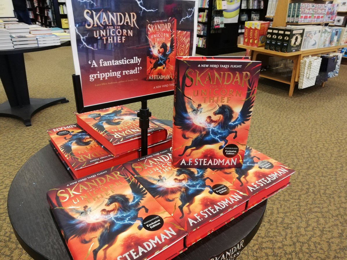 HemelWstones's tweet photo. Topsellers this week
#SkandarUnicornThief #Heartstopper 15 copies of volume 1 on the way
#HowToKillYourFamily
#leanfallstand
#FridayReads #bankholidayreading https://t.co/tGV9GODdLl