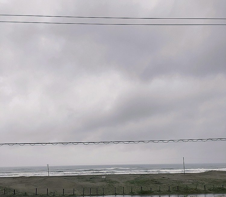 flashlpoint's tweet image. 3連休初日、片貝新堤へお邪魔しました☔️強オフ、腰〜腹やや早めの波、テイクオフから加速する練習🌊
今日も健康にサーフィン出来たことに感謝します🙏
それにしても上がった後の着替え寒かった〜🌬
※写真は豊海海外付近