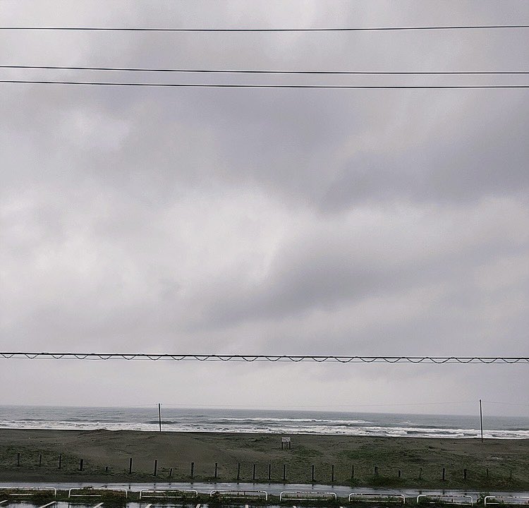 flashlpoint's tweet image. 3連休初日、片貝新堤へお邪魔しました☔️強オフ、腰〜腹やや早めの波、テイクオフから加速する練習🌊
今日も健康にサーフィン出来たことに感謝します🙏
それにしても上がった後の着替え寒かった〜🌬
※写真は豊海海外付近