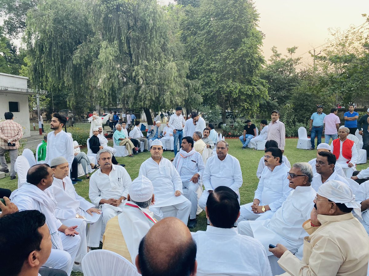 sandeepatelsapa's tweet image. कल शलिम शेरवानी जी के यहाँ रोजाइफ़्तार पार्टी कार्यक्रम में शामिल हुआ ॥