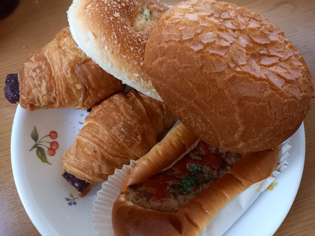 yumyumfatman's tweet photo. 再度、画像掲載するけど
昨日、紹介したパン屋さん
CAFE COREさんでした
病院内のパン屋さんを侮るなかれ!
食べた4種類ぜんぶ美味しかったです🎵
特に2個買ったチョコクロワッサンがお気に入り💛🥐
#秋田市
#CAFECORE
#パン屋
#ベーカリー
#パン
#パン好き
#病院 https://t.co/kVCacjOQFa