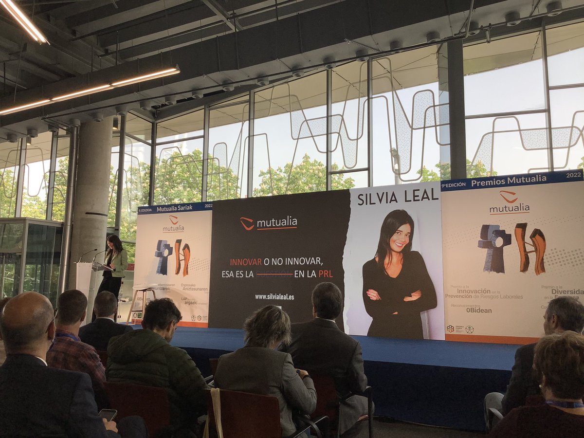 mutualiamutua's tweet photo. Conferencia “Innovar o no innovar en la #PRL”

🗣 @slealm nos hace reflexionar sobre el trabajo.
Nuestro trabajo se va a ver afectado por toda la #tecnología que nos viene, y todos tenemos que innovar con ella en #prl
#IA #bigdata #gemelosdigitales #innovacion https://t.co/7g5i2X83CS
