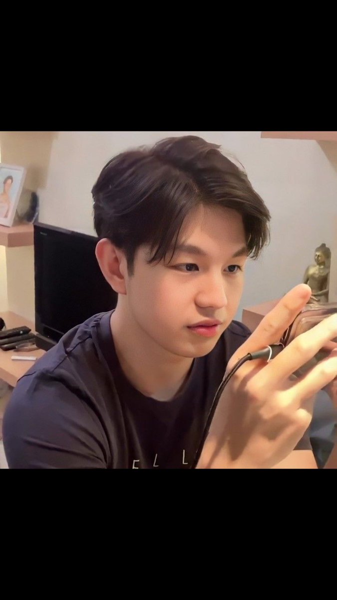 ini serius kamu 😭😭😭💗 <a href="/Jonathan_Alden9/">Jonathan Alden</a>
 (photo by: pinterest)