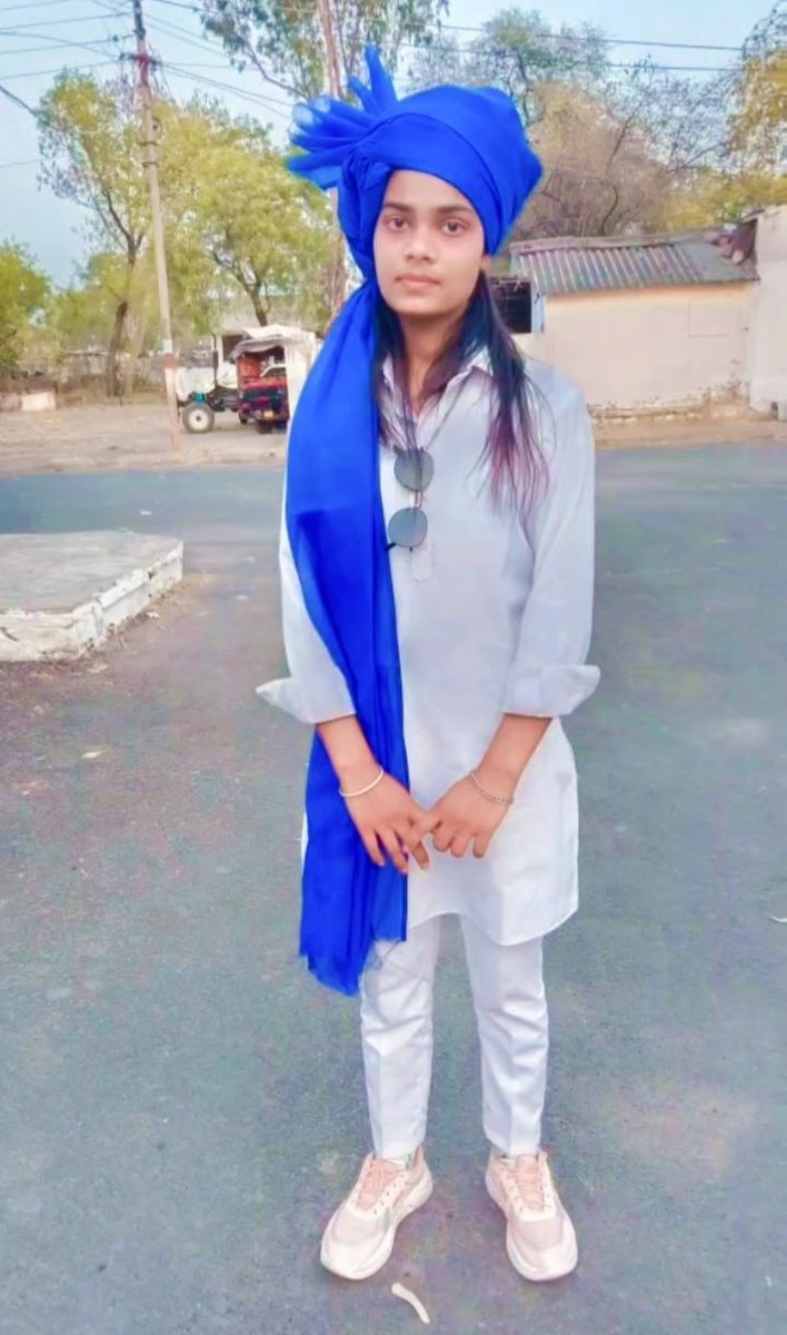 Rani Boudh - ASP (@rani__boudh) on Twitter photo तेरे बलिदान से मिली हैं, मेरे वजूद को शौहरत,
वर्ना मेरा जिक्र ही कहा था तेरे संविधान से पहले, जय भीम <a href="/BhimArmyChief/">Chandra Shekhar Aazad</a> तेरे बलिदान से मिली हैं, मेरे वजूद को शौहरत,
वर्ना मेरा जिक्र ही कहा था तेरे संविधान से पहले, जय भीम <a href="/BhimArmyChief/">Chandra Shekhar Aazad</a>