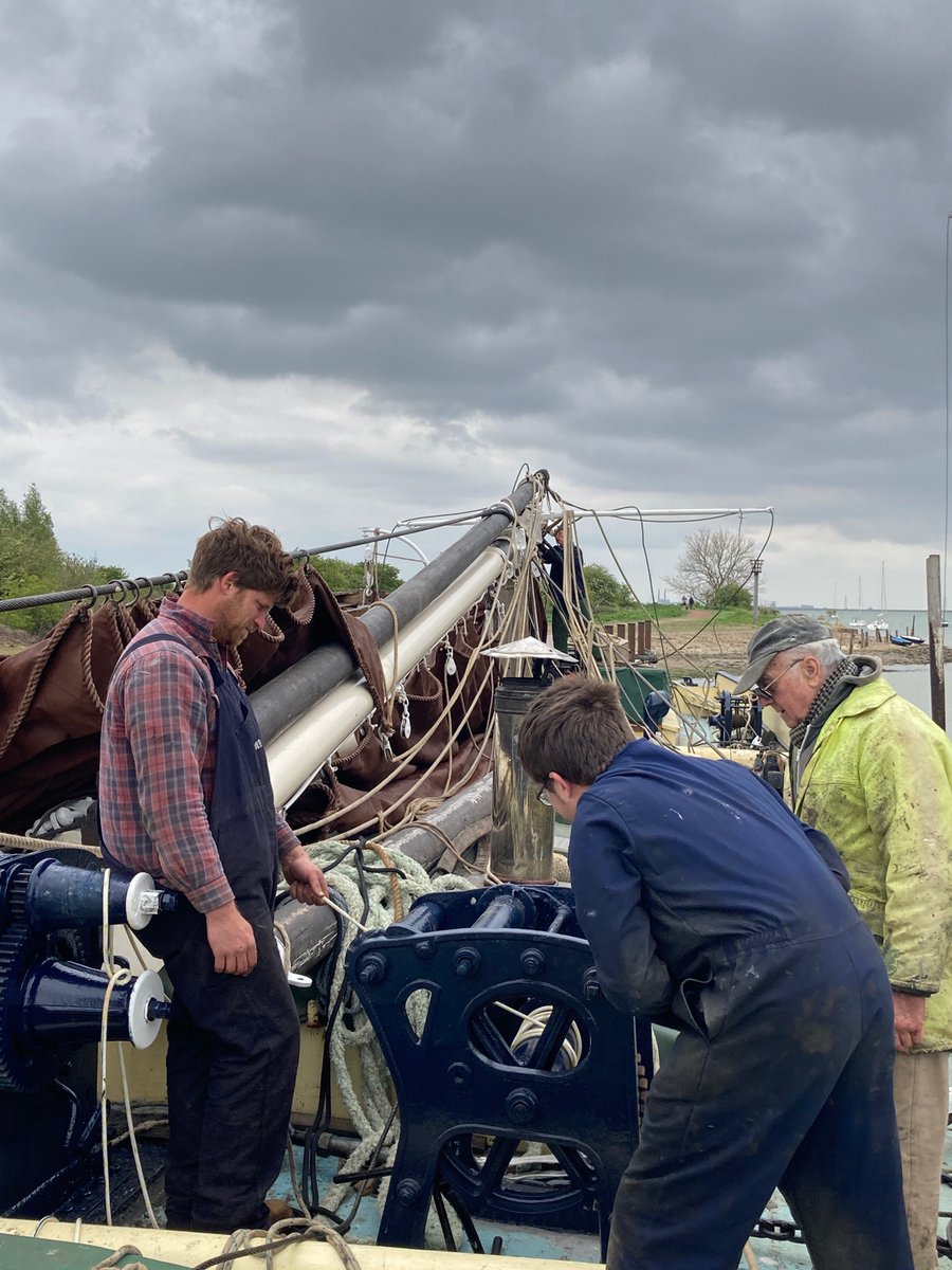 Not long now!

Mast is up in 10 minutes! 
-
#EdithMay #ThamesBarge 
#SailingBarge #NationalHistoricShip #Kent #Sailing
#TraditionalSailing