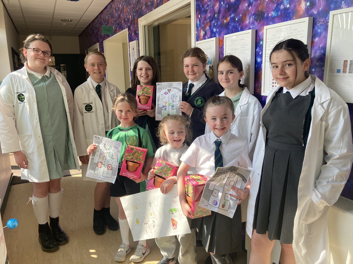 Year6LuntsHeath's tweet photo. Thank you to everyone who entered our @UKBayer lab coat competition. Our fantastic @LuntsHeathSch science leaders have presented our award in assembly this morningπ¨βπ¬π₯¦π©βπ¬ #welovescience #labcoatcomp22 https://t.co/Jx2k2xDNXx