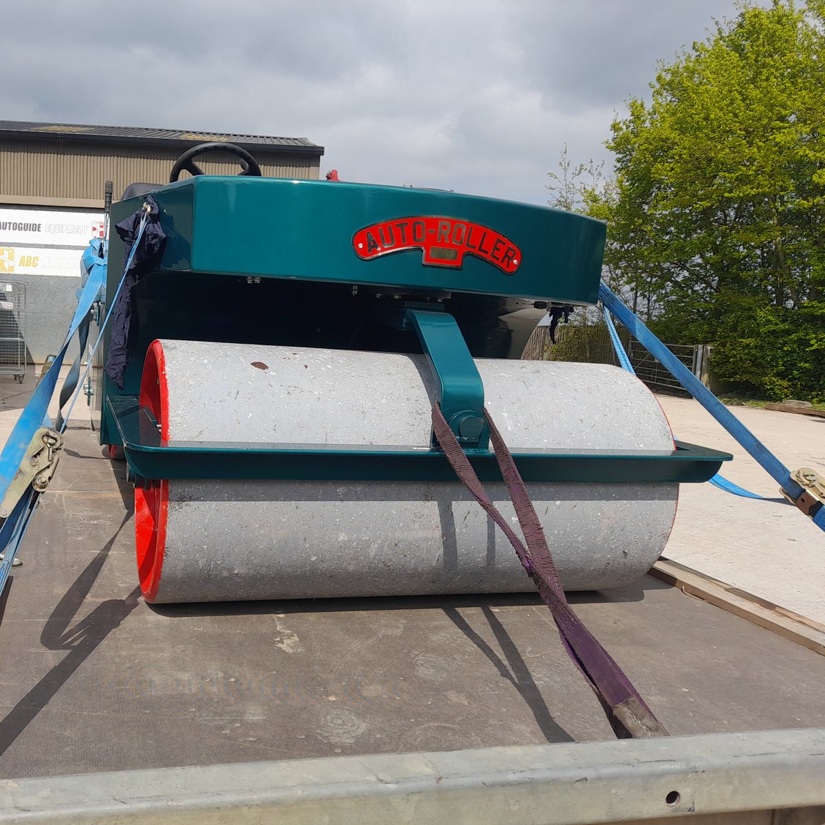 auto_roller's tweet photo. Reconditioned #4ft #Autoroller off to it's new home for another 20year+ life! @ShirehamptonCC #autorollercricket #groundcare #pitchcare #groundsmen #britishengineering https://t.co/qHiKOtn2my