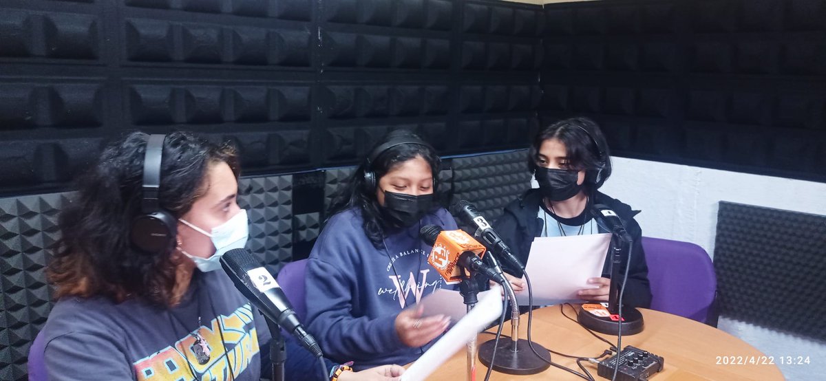 Radio_Enlace's tweet photo. Después de tres semanas ponemos fin a las sesiones de 4º+Empresa en colaboración con IES de la Comunidad de Madrid (@IESArturoSoria, @iescondeorgaz,@IESrycMadrid  y el @Ampapjulioperez de Rivas). Ha sido un enorme placer compartir aprendizaje y descubrir la radio con el alumnado https://t.co/CZ5mvFhd5H