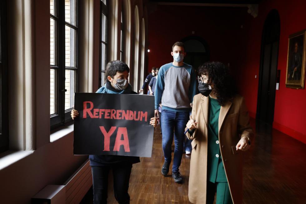 Siento una tristeza yo estudie y trabaje en <a href="/unizar/">Universidad Zaragoza</a> y muchas compas tb y en #Septiembre cogiamos  vacas del trabajo para estudiar. no todo alumnado puede permitirse solo estudiar. Jamas crei q una organizacion de #izquierdas los quitara <a href="/MaruDiazCalvo/">Maru Díaz</a> gracias x NO ayudar gente