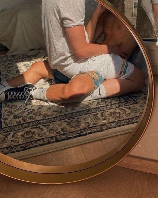 sxmbtmjxkx's tweet photo. Jακε sitting on hεε's lap 🥺 https://t.co/ZYuEgRRyjd