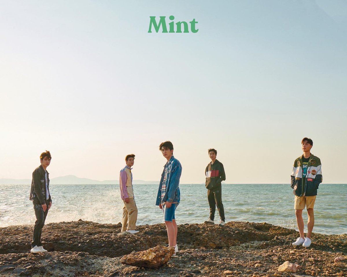 mintmag_th's tweet photo. แพ้แสงแดดต้องทาครีม แพ้รอยยิ้มพวกเธอต้องทำไงจ๊ะ 💚🌊
#EveningSundayXMintEscape
#MintVol9
#MintMusicIssue
#MintMagTH https://t.co/cDyksxG59N