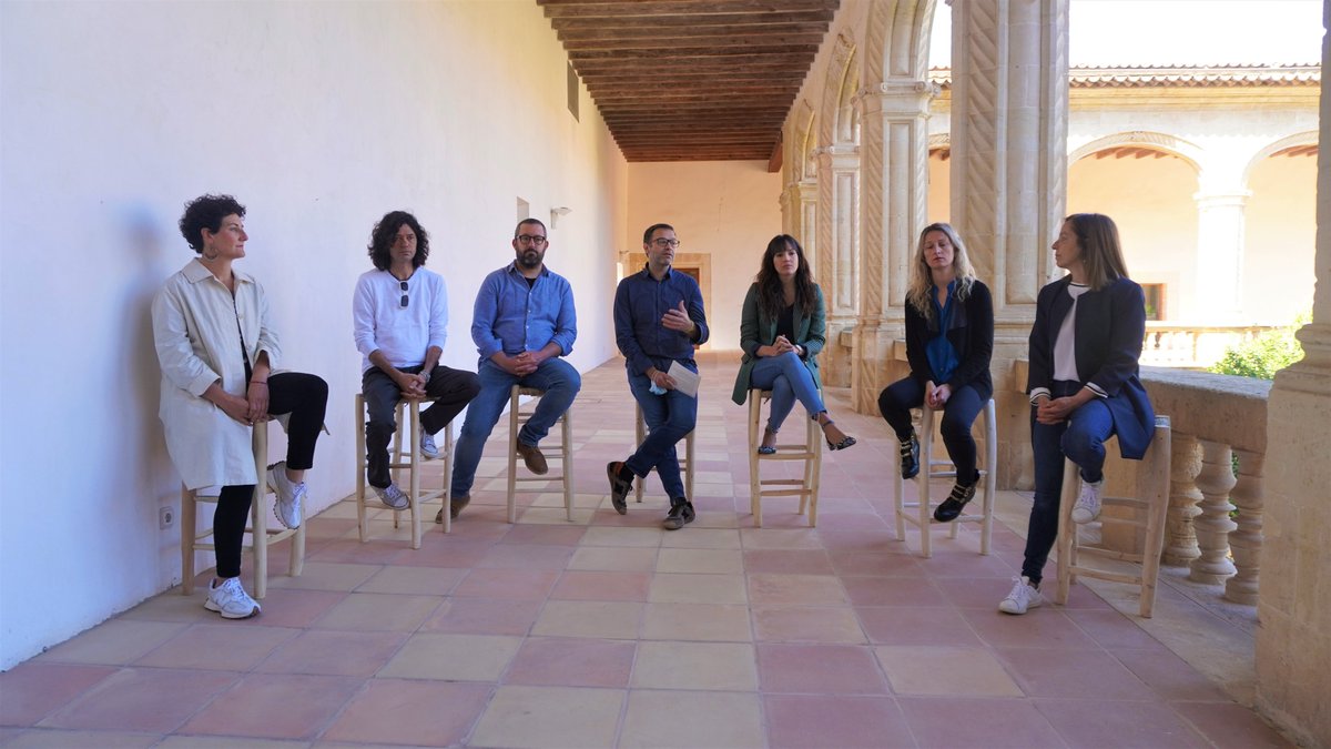 🤝 L'acord s'ha assolit per unanimitat de tots els grups municipals. 

🗣 <a href="/miquel_oliver/">Miquel Oliver</a>:"Volem que sigui un reconeixement el més ampli possible, que reflecteixi el Manacor actual. I per això, s'han de reconèixer també, les dones."

ℹ️ manacor.org/ca/noticies/la…
.
.
.
#FeimPoble