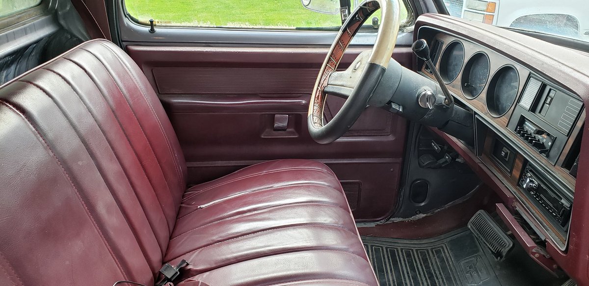 zpinternational's tweet photo. My car us in the shop for a bit. Had to borrow a family spare. The difference is staggering. #oldschool #rollupwindows #benchseat #truck https://t.co/FQ3ag8ELQk