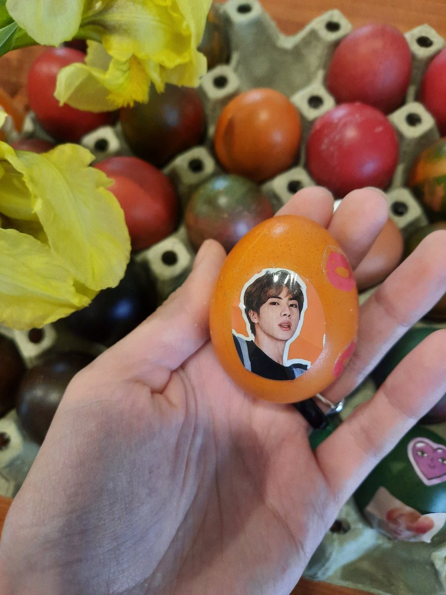 zoewithluv's tweet photo. My Easter Eggs 💜 They didn't win in the battles but did win everybody hearts 🐣💜 #kimseokjin #parkjimin #easterwithbts #btseastereggs #bts @BTS_twt https://t.co/7Lquhn4QrT