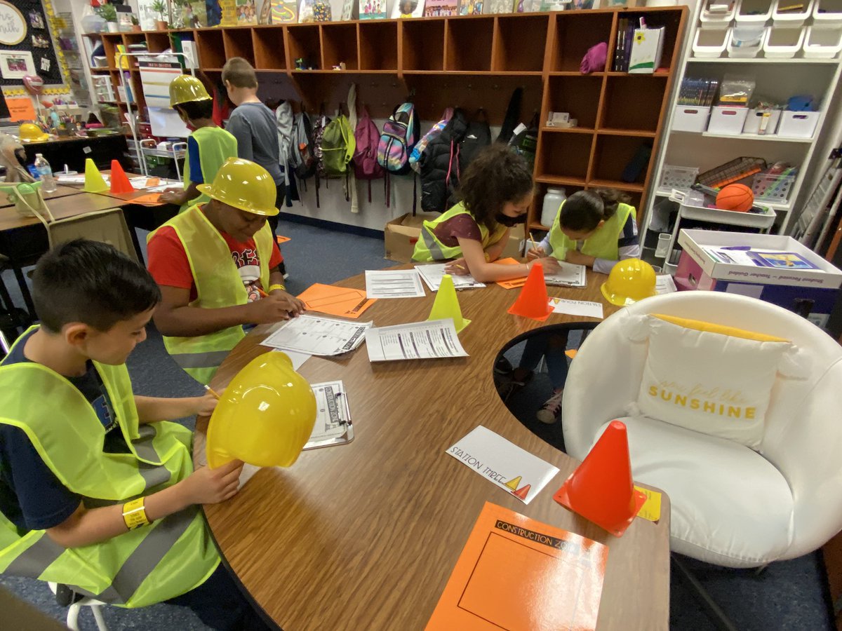 rountreerr's tweet photo. Fourth grade students are building mathematical foundational blocks #construction-style
#constructiontransformation https://t.co/4PT7UGjsRa