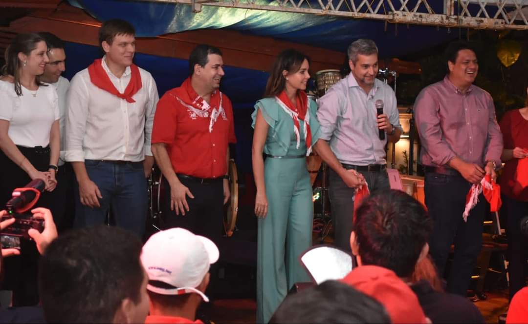 HugoMisionesPy's tweet photo. ¡Caaguazú vibró con el Gran Encuentro Departamental de Fuerza Republicana! Junto al presidente Marito Abdo y JuanMa Brunetti sentimos el calor del pueblo. Gracias a Hugo Ibarra - Diputado Nacional por ser anfitrión de una noche inolvidable de auténtico coloradismo 🚩 https://t.co/tLnUlpRGID
