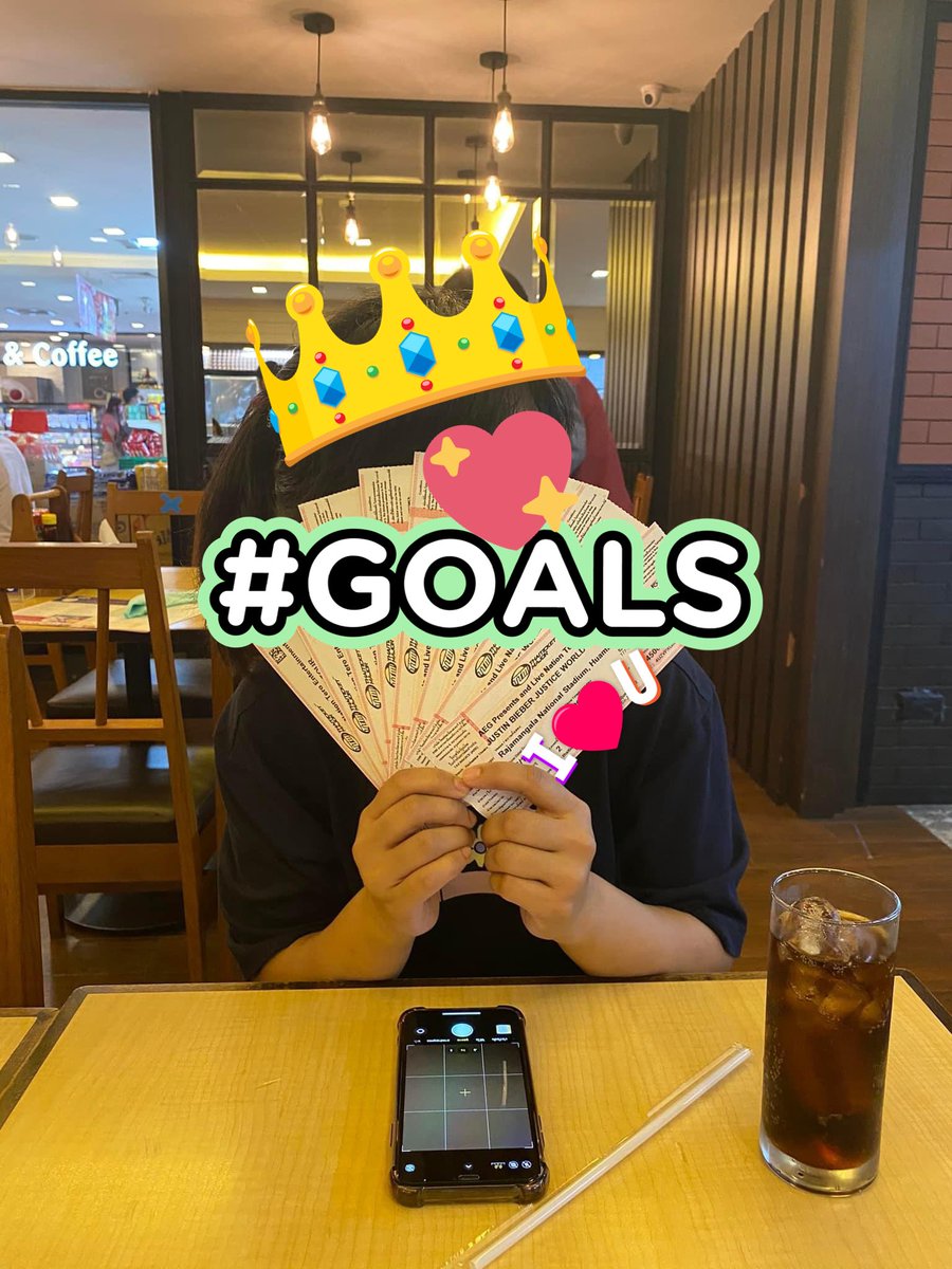 PinjaratUtoang's tweet photo. #กดบัตรจัสติน ☘️ไปรอคิวตั้งแต่ ตี 4-5 จนเที่ยง แต่บัตรหมด ตั้งแต่ 11 โมง ไปกับน้อง 2 คน กะกด 8 ใบ เพราะที่บ้านอยากดูด้วยสุดท้ายบัตรหลุด 8 ใบ กว่าจะหลุด ล่อไป 20 นาทีมีบัตร เหลือ 3 ใบนะ เพราะกดเกินทักได้  เราไปกับที่บ้านแค่ 5 คน เองแถมไม่ได้นั่งด้วยกันด้วย แยกกันคนละทิศละทางเลย🥲 https://t.co/XZqeQwKzEV