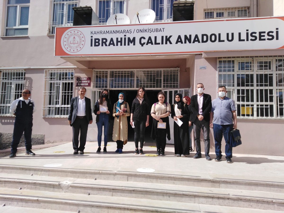 ibrahimcalik46's tweet photo. Anadolu Mektebi Yazar Okumaları Programına Düzenli Olarak Katılım Sağlayan Öğrencilerimize Göstermiş Oldukları Üstün Çabalarından Dolayı Belge Takdim Edildi. Öğrencilerimize Başarıların Devamını Dileriz. https://t.co/iyDXHtdPqP