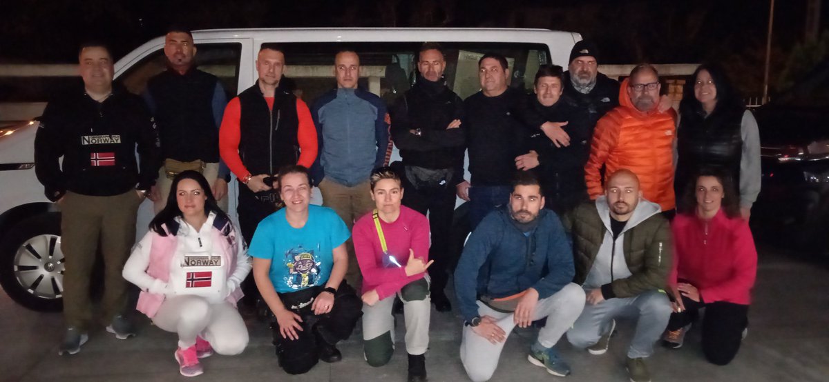 AuroraOperacion's tweet photo. ♥️💛♥️🚐🚚🚔💙💛 A la salida de las instalaciones de la Fundación del Grupo EULEN. Con el convoy listo y preparado para la aventura.
#AuxilioHumanitarioUcrania https://t.co/xnOsKACbtU