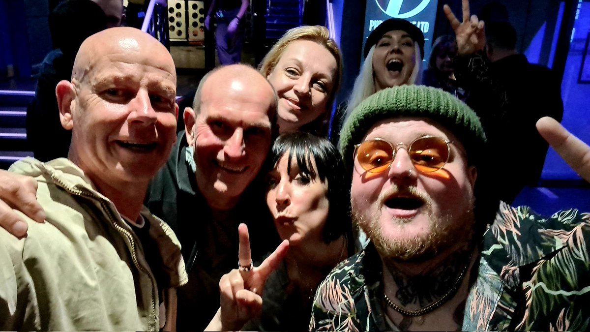 GregLassetter's tweet photo. @LotteryWinners - if you haven't seen these guys play, you are missing out big time! Fab night in Bristol, and even found them a new manager... @denial_girl @JollyPenny https://t.co/CWhlPG4ZjB