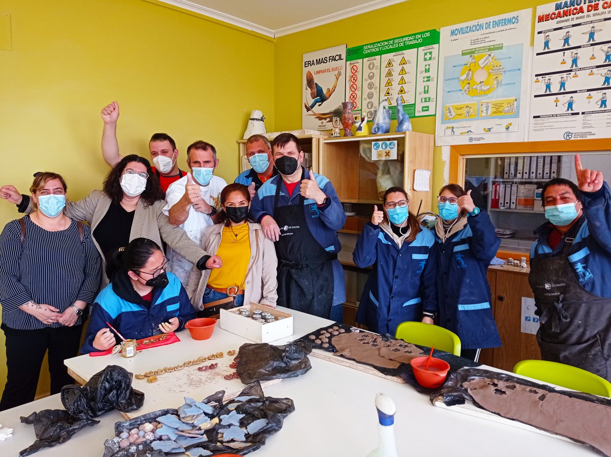 eusonfundacion's tweet photo. Encántannos as visitas que veñen cargadas de moita enerxía positiva! 🤩 

#fundacioneuson #creandomomentos https://t.co/4kQEbaKDC4