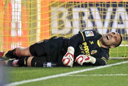SergioAsenjo1's tweet photo. Hoy hace 7 años de un complicado y duro día, pero siempre afronté estas situaciones como retos personales. Caer y levantarse como estilo de vida. Por suerte queda mucho camino que recorrer. 💪⚽️ https://t.co/24RJkaw1jk
