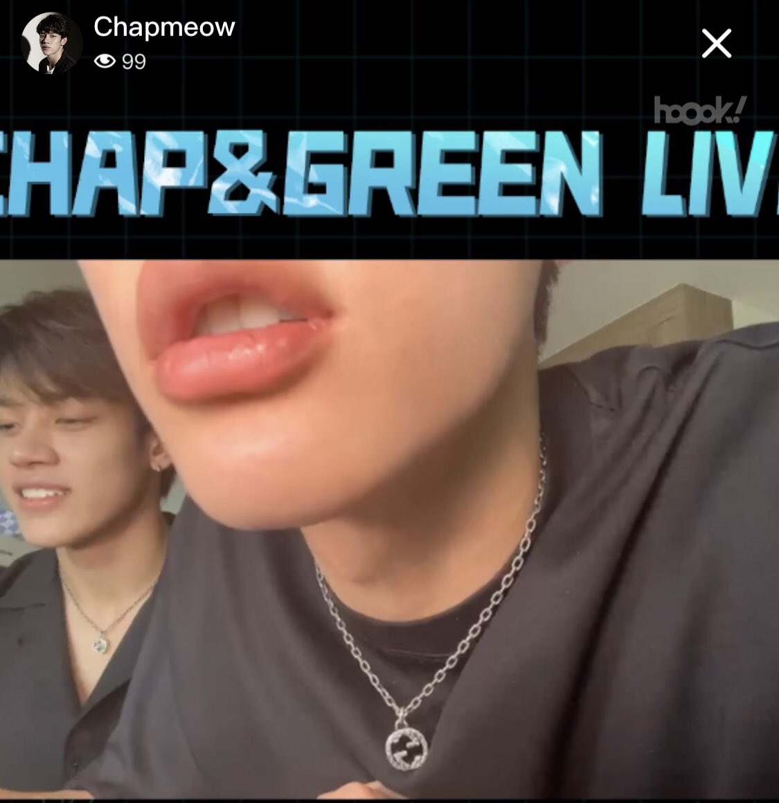 milper90's tweet photo. 近いしめっちゃサーモン食べてるし
ネックレスやっぱお揃いやし

#hoook_app 
#chapgreen 
#chapmeow 
#greenkungz https://t.co/4JvfyjoK8F