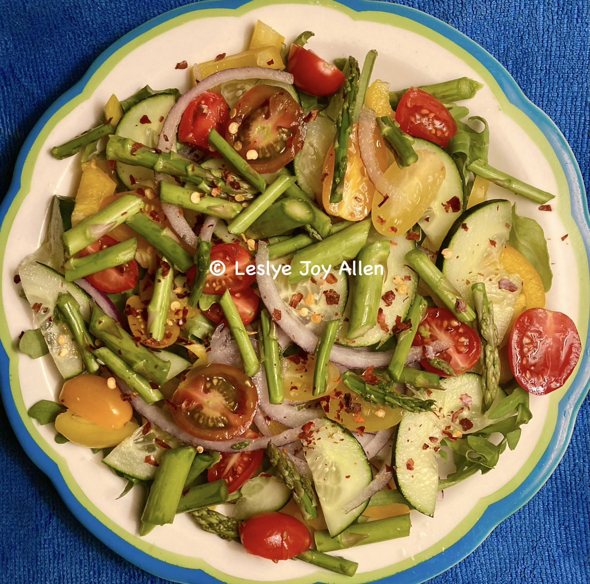 LeslyeJoyAllen's tweet photo. One of my #PowerSalads: #OrganicArugula, #Cucumber, #YellowBellPepper, #CherryTomatoes, #CrushedRedPeppers, & #RawAsparagus (When #Asparagus is fresh and the stalks are thin, it makes a great addition to a #Salad. Bon Appétit!
#LeslyeJoyAllenHistorian
#ILoveAllOfUs✊🏿✊🏾✊🏽✊🏼🌈🏳️⚧️™️ https://t.co/lQhX507cvR