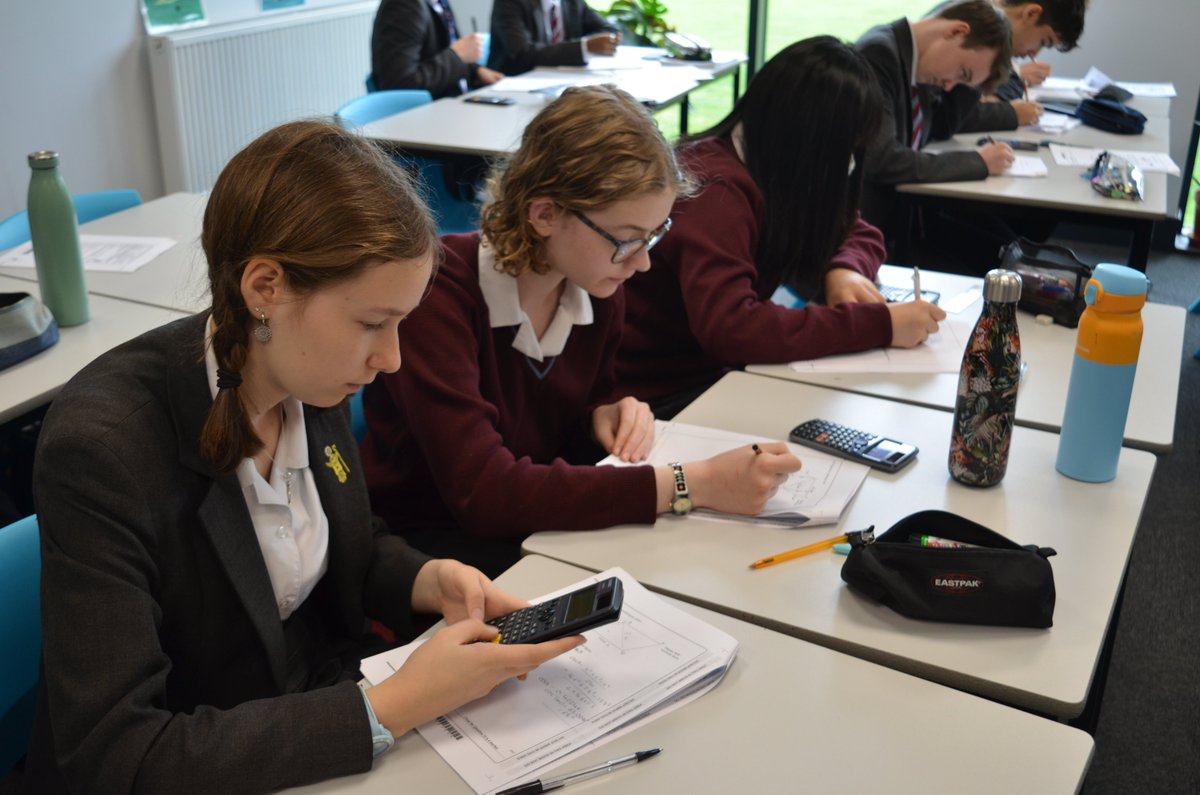 StDunstansColl's tweet photo. Our Year 11 girls and boys enjoying Maths this morning. Students have been practicing papers ahead of their upcoming GCSE exams
#edutwitter #girlsenjoymaths #girlsandSTEM https://t.co/RS8AeoU5Q5