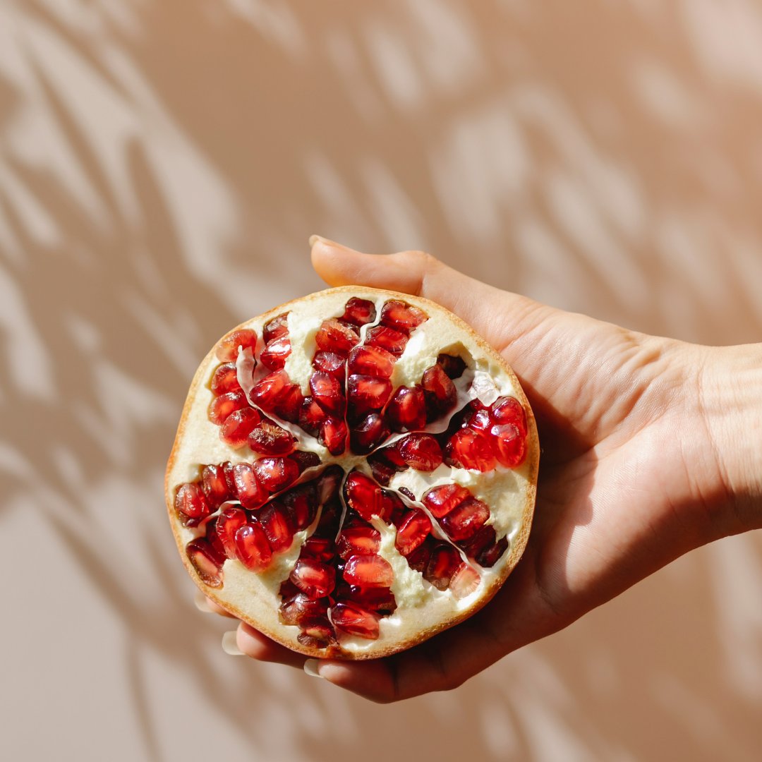 The power of pomegranate oil lies in its deep hydration and skin-renewing properties. This makes it the perfect ingredient to formulate into our Phyto-retinol CBD Night Serum.
It helps blemish-prone skin heal as you sleep!✨

#retinol #cbd #serum #pomegranate