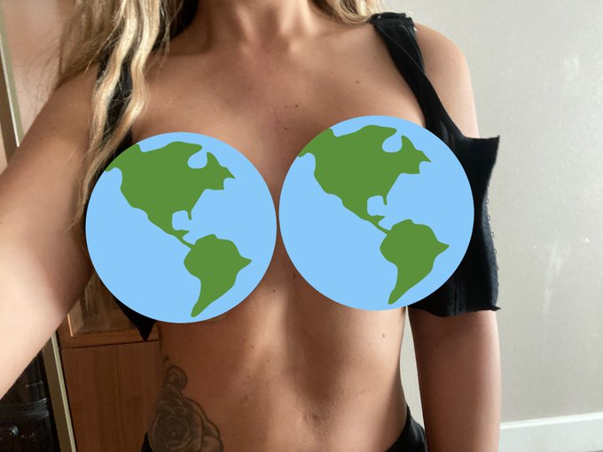 If you want to see a sneak preview of my new titties -   Cashapp me &pound;5 to &pound;emilieraex and send me 🖤 and