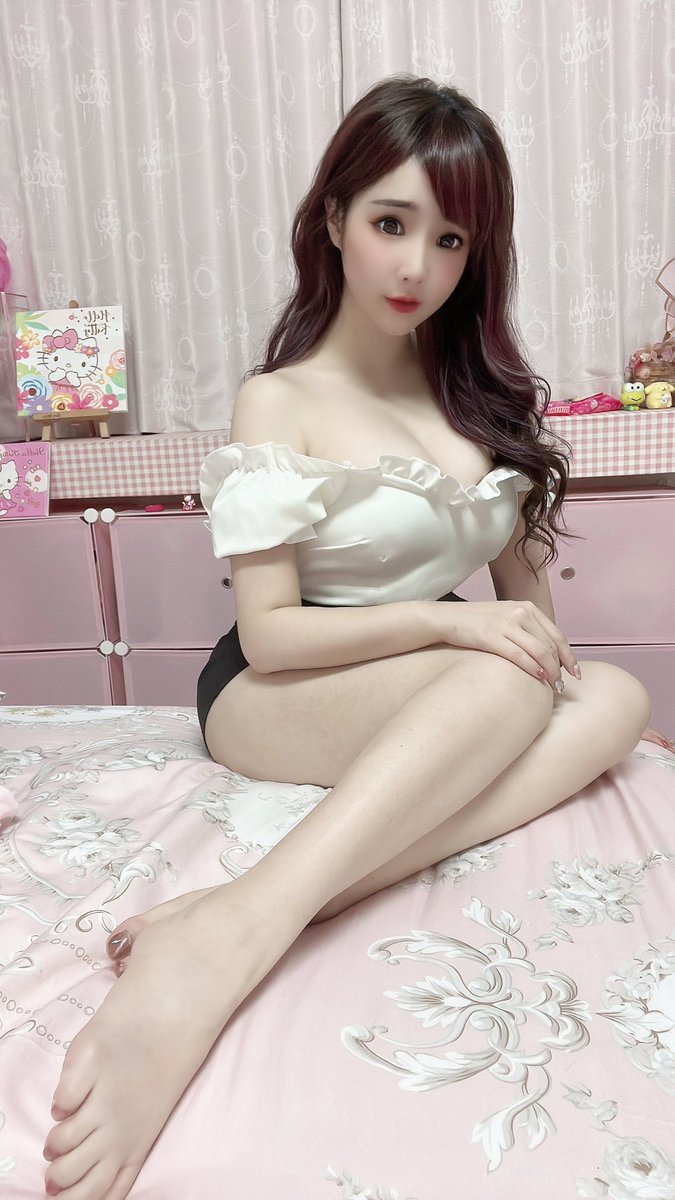 oooya0406's tweet photo. 你的小秘書已上線💘

🔻🔻More about me🔻🔻
【IG】
https://t.co/AR75n5pM7U
【FB】
https://t.co/LaDrXaV61D
【寫真書】
https://t.co/VJuMNFm1EQ https://t.co/deqkvpFGHC