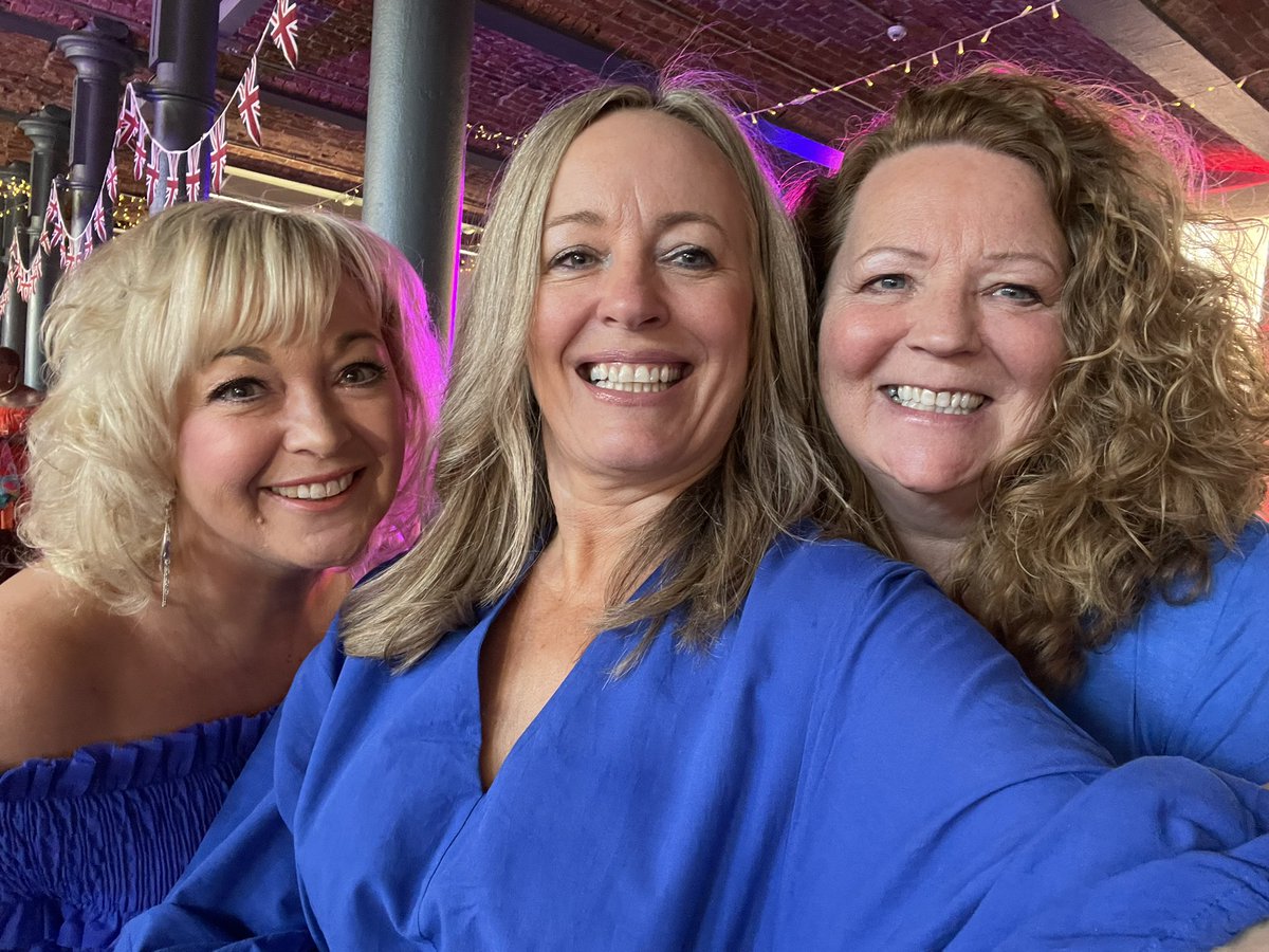 Michelle Cowan tweet media