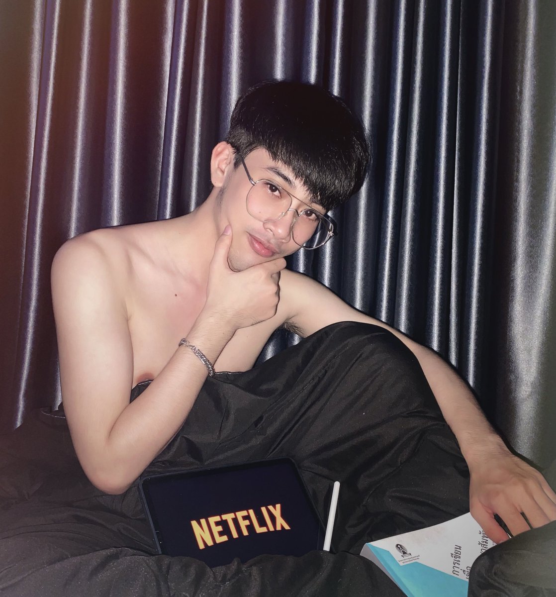 KhrueamiS's tweet photo. มาดู Netflix ที่ห้แงเราไหมคร���บ 🙈💦 #เกย์  #โสด #ชอบผู้ชาย #พิษโลก #พิดโลก #มอนอ #หาคนเปย์ https://t.co/mmf1Qe5ID5