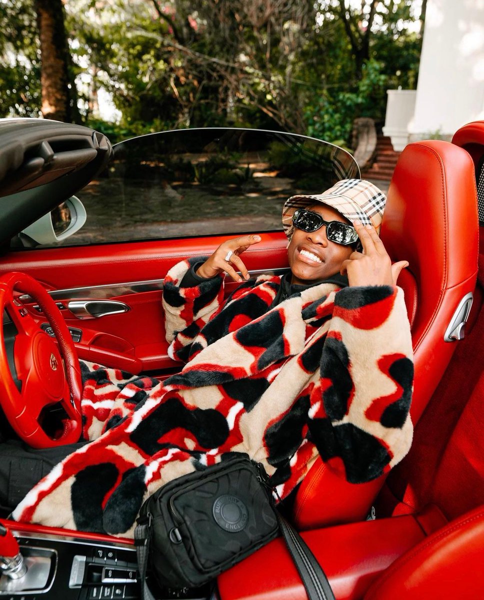 So there also gonna be a Twerking Contest? Uncle Vinny got this shiiiid hahaha