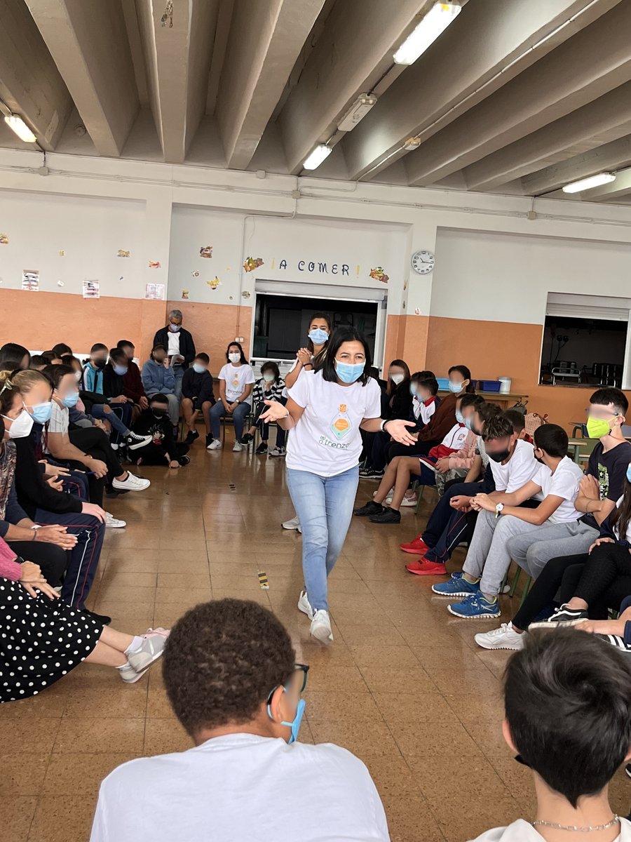 FundacionFarrah's tweet photo. ¡Qué bien lo pasamos con el alumnado de 6º del Ceip Alcalde Ramírez Bethencourt y el de 1º del #IESJerónimoSaavedra! Fue una mañana llena de diversión y de estrechar lazos que se fortalecerán el año que viene cuando los de 6º vayan al instituto. 🤝🥳 #ProgramaTrenzas https://t.co/AqTTsDKIVo